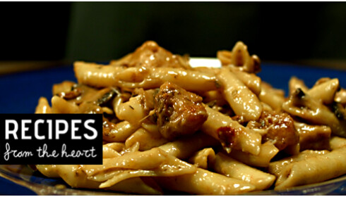 PENNE PASTA WITH SUN-DRIED TOMATOES, MUSHROOMS AND CHICKEN FILLET